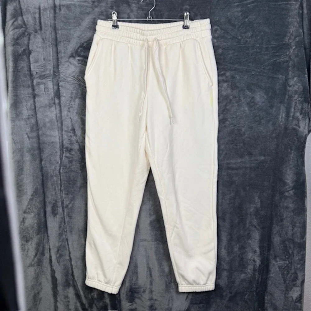 Fabletics Weekend Baggy Jogger Pants Ivory Drawstring Elastic Size Medium - Picture 2 of 9